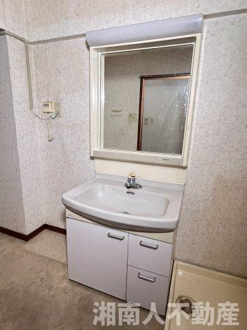 葉山エコーハイツの独立洗面台|朝の身支度には欠かせない独立洗面化粧台