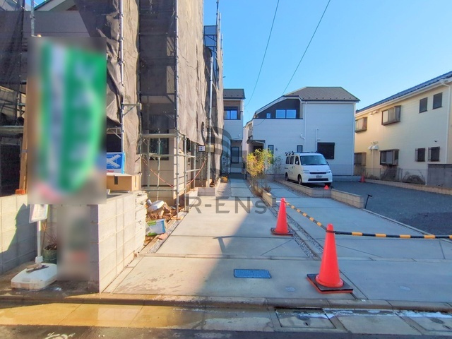 【外観】 | 練馬区石神井台８丁目　新築戸建て　２号棟 | 前面道路から奥まってプライバシーも確保しやすい立地