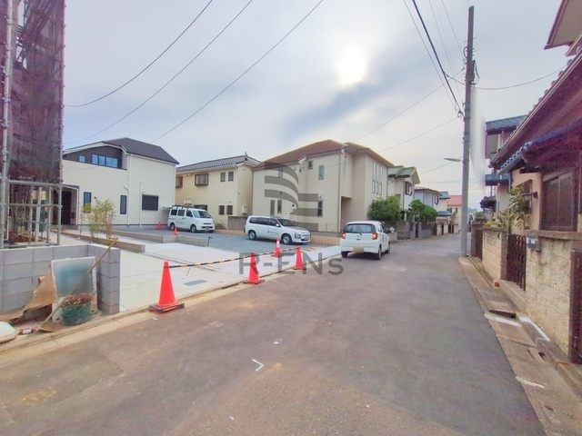 【前面道路含む現地写真】 | 練馬区石神井台８丁目　新築戸建て　２号棟 | 見通しの良い落ち着いたエリアでゆったり過ごせます