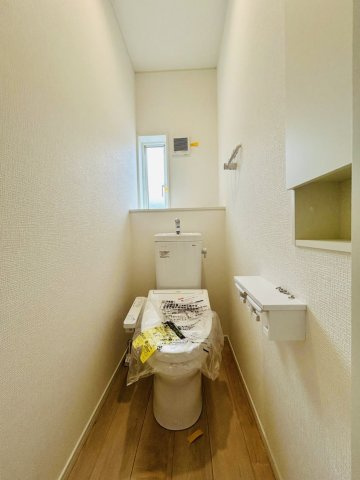 秦野市平沢　限定１棟　新築住宅のトイレ