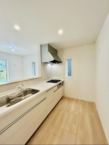 秦野市平沢　限定１棟　新築住宅のキッチン