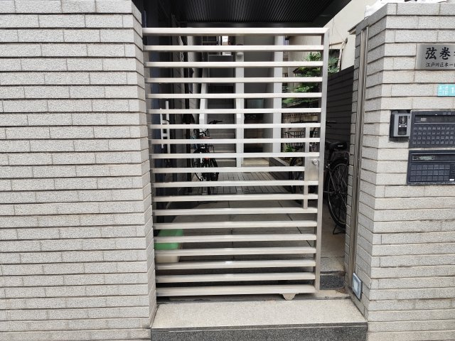 弦巻邸のエントランス