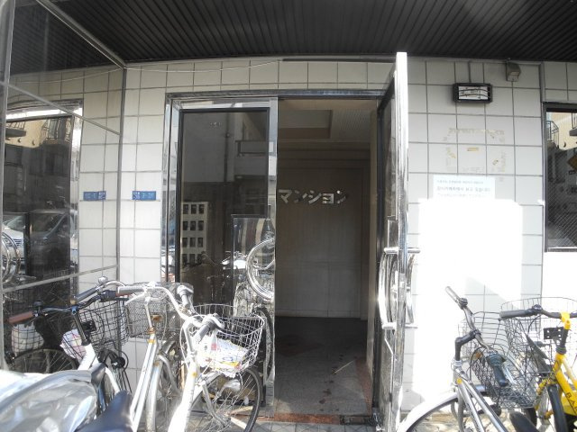 日韓マンションのエントランス