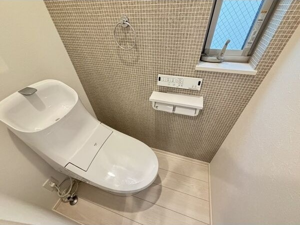 大喜新町3丁目貸家のトイレ