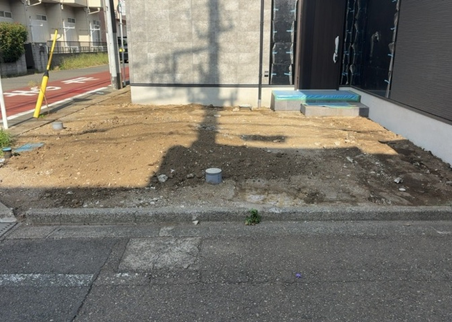 【駐車場】 | 駐車場と明記されていても、最小スペースでつくられた駐車場だと大型車は駐車できなかったり、出入りしにくくなったりする可能性があります。お車のサイズと購入したい物件の駐車場のサイズを現地で確認しましょう。