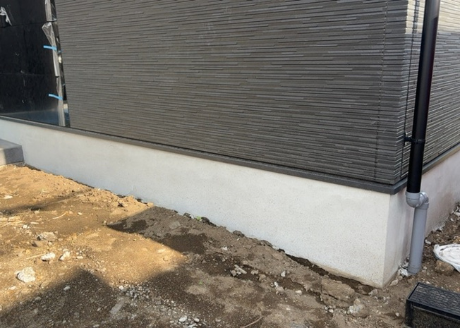 【構造・工法・仕様】 | 木造住宅とは土台、壁、柱など建築物の強度を支える構造体の材に木が使用されている構造を指します。構造体は建物の自重を支えるだけではなく風圧や水圧、積裁荷重などあらゆる衝撃に耐えるための基礎です。