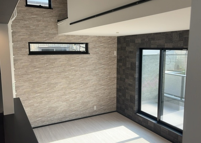 【ダイニング】 | ダイニングは、食事や家族の団らんスペースとしてだけではなく、ほかの用途としても使用することができます。ダイニングテーブルを置き、食事のためのスペースを作ることでリビングとの差別化を図ることができます。