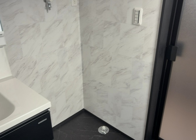 【ランドリースペース】 | ランドリースペースも気になります。洗濯機置場があり「洗う、干す、取り込む、アイロンがけ、たたむ」など、洗濯に関する家事をするための空間です。広さや収納など付帯設備も含めて、詳細は現地でご確認ください。