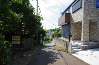 【前面道路含む現地写真】