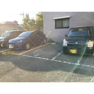 ピュアプレイスの駐車場