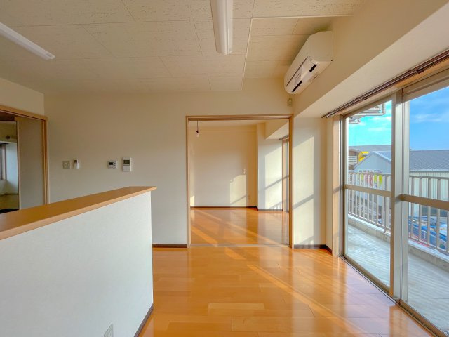 みつばちレジデンスの居間・リビング