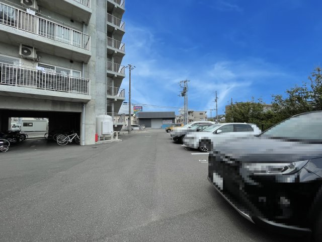 みつばちレジデンスの駐車場