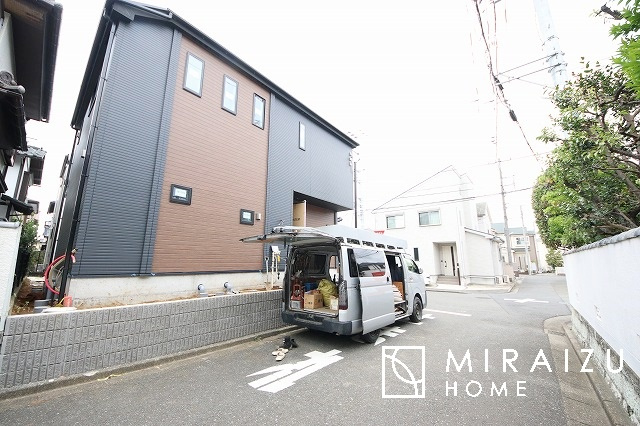 【前面道路含む現地写真】 | 贅沢な暮らしにぴったり設備が魅力♪家事導線の良い水回りで毎日綺麗家事もラクラク♪早朝、夜間問わず現地見学＆周辺環境ご案内致します♪
