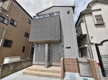 Ｅｓｔ　Ｃｏｌｌｉｎａ（エスト　コッリーナ）の画像