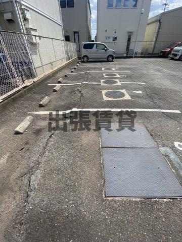 仲介手数料0円！！マンションしらかばの駐車場