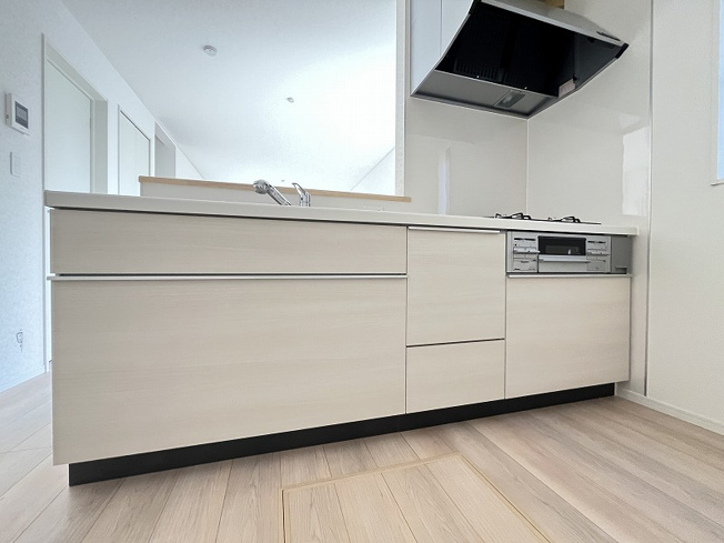 【キッチン】 | 西東京市富士町1丁目　新築一戸建住宅　全1棟　(保谷店) | お子様を見守りながら、ご家族と会話しながらお料理が出来る対面式キッチン。