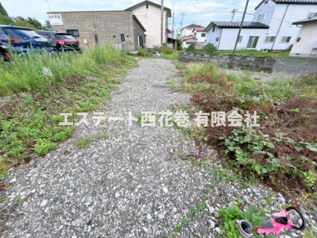 花巻市仲町　土地の前面道路含む現地写真|進入路　17-12,105-3　40.27㎡（12.1坪）