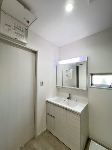 橿原市曲川3丁目全5区画の洗面所|スッキリ整理整頓できる収納が魅力の洗面