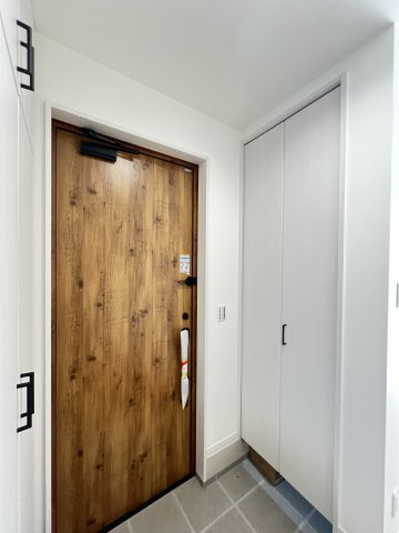 橿原市曲川3丁目全5区画の玄関|明るく開放的な内玄関