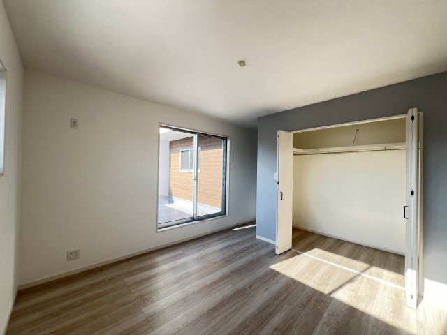 橿原市曲川3丁目全5区画の寝室|主寝室にぴったりな洋室8帖　クローゼット付き