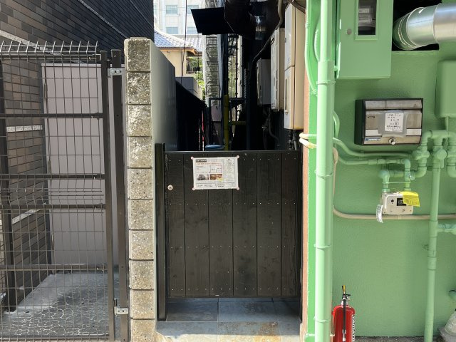 大阪市北区天神橋１丁目の店舗一部のエントランス