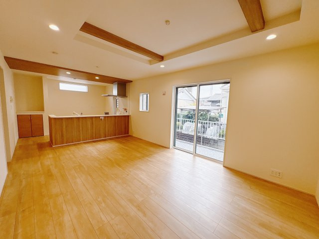 【ブルーミングガーデン】　宇都宮市五代3丁目　限定1邸の和室|〇1階・4.5帖和室〇
和室は小さなお子様の遊び場にもに大活躍です。遊び疲れたらそのままお昼寝も。リビングと続き間に出来るので、くつろぎながら見守ることが出来ます。
※2025年12月撮影