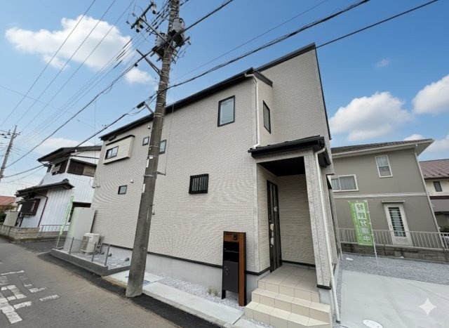 【ブルーミングガーデン】　宇都宮市五代3丁目　限定1邸の前面道路含む現地写真|〇只今建築中〇
マイホーム選びに「立地」は大切♪雀宮駅徒歩圏内、五代小学校徒歩2分、若松原中学校徒歩5分♪認定すずめこども園徒歩3分♪
道路の配置や道の広さ日当たりなど、ぜひ現地もご確認ください。