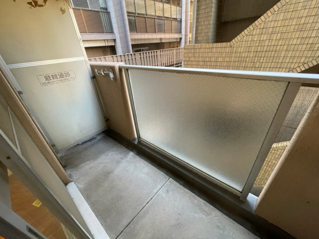 マルセビルのバルコニー|同マンション他部屋。反転タイプ