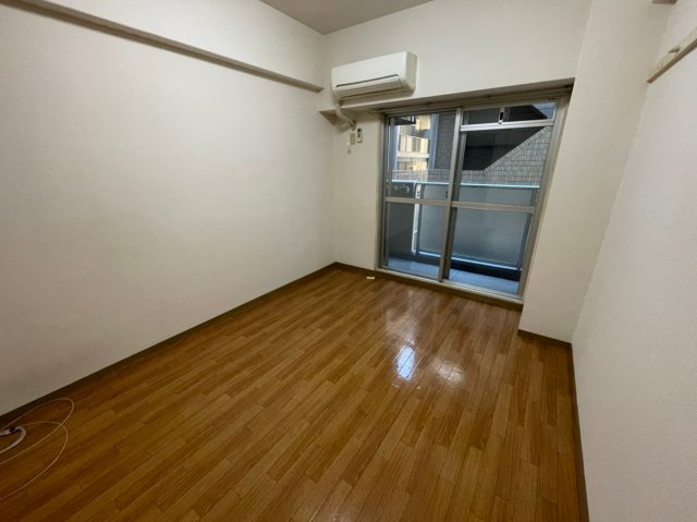 マルセビルの居間・リビング|同マンション他部屋。反転タイプ