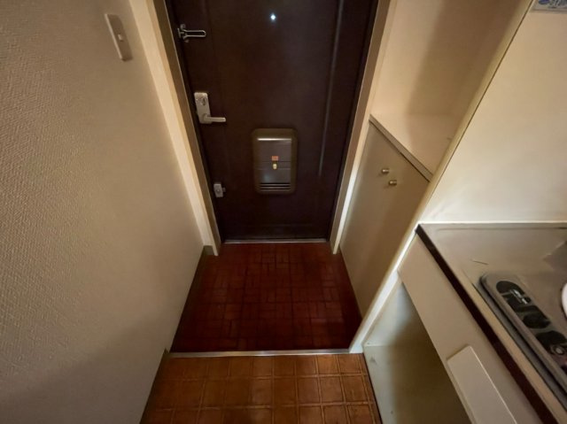 マルセビルの玄関|同マンション他部屋。反転タイプ