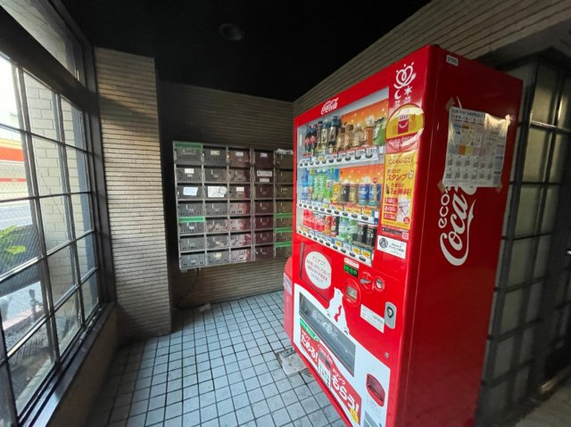 マルセビルのエントランス|同マンション他部屋。反転タイプ