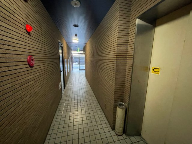 マルセビルのロビー|同マンション他部屋。反転タイプ