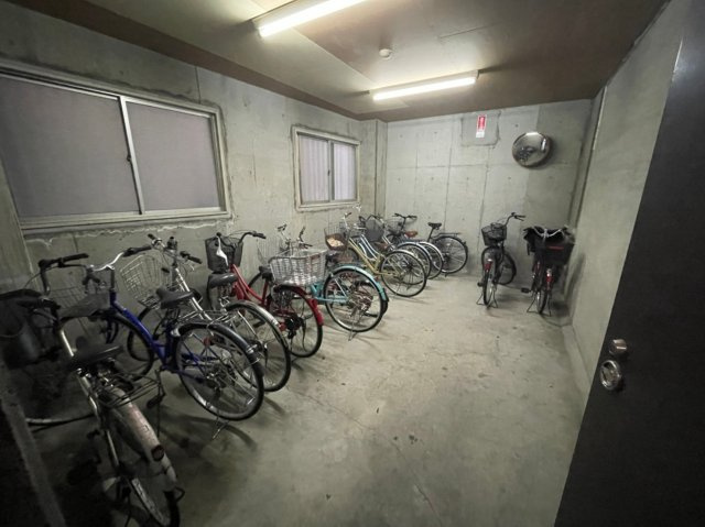 マルセビルの駐車場|同マンション他部屋。反転タイプ