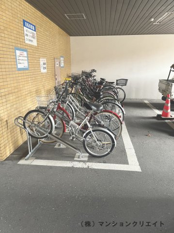 アペックス四ツ井の駐輪場