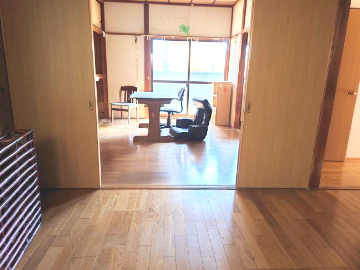 売中古戸建　静岡市駿河区西島の洋室|続きの洋室。