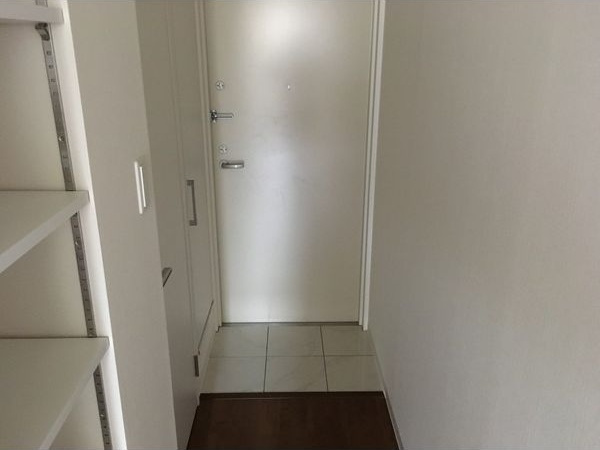 LUORE城西の玄関