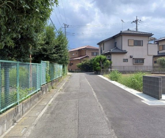 【前面道路含む現地写真】 | 鴻巣市松原第4期　ワイウッドコート　新築戸建　全10棟　4号棟