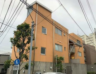【外観】 | クァドリフォリオ | 鉄筋コンクリート造のがっちりとした建物。