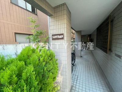 【エントランス】 | サントラップ | 建物の内部です