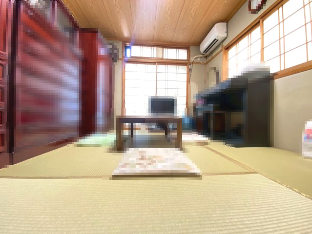 【価格改定】向日市寺戸町山縄手の和室|1階 約6帖の和室。
客間やお子様の遊び場、くつろぎスペースとして多用途にご利用いただけます！