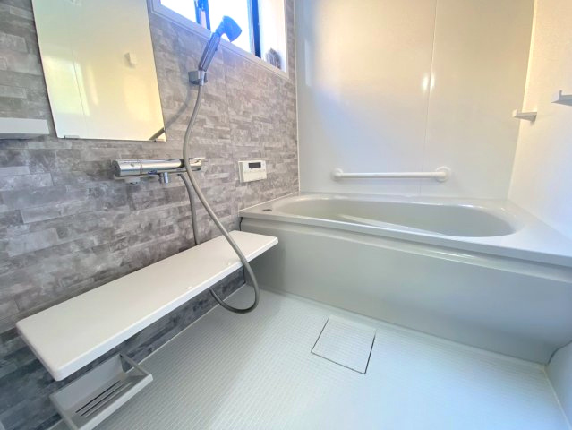 【価格改定】向日市寺戸町山縄手の浴室|一日の疲れを癒せる、落ち着いた雰囲気の浴室。