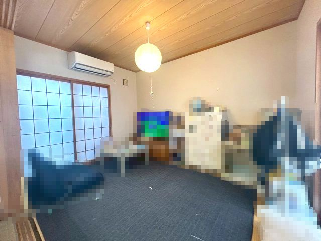 【価格改定】向日市上植野町伴田の和室|和室約6帖
リビング横の和室なので、独立空間とも、扉を開けて広々とした空間にすることも可能です！