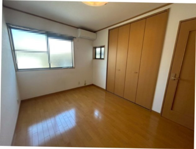 【価格改定】向日市上植野町伴田の洋室|北西洋室約6帖
クローゼット完備の使いやすい広さのお部屋です(^^♪子供部屋にも最適です！
