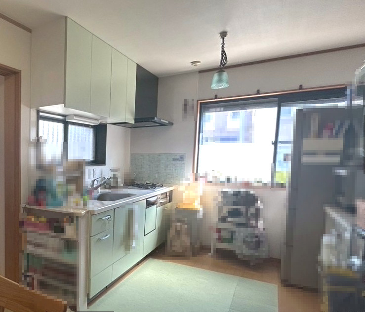 【価格改定】向日市上植野町伴田のキッチン|2024年、キッチンリフォーム済みです。
食洗機付きでお片付けも時短に(^^)/