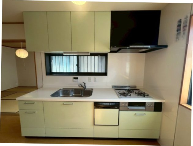 【価格改定】向日市上植野町伴田のキッチン|2024年、キッチンリフォーム済みです。
食洗機付きでお片付けも時短に(^^)/