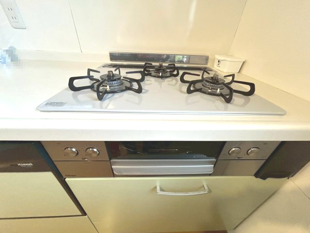 【価格改定】向日市上植野町伴田のキッチン|3口ガスコンロ・グリル付きです！