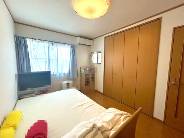 【価格改定】向日市上植野町伴田の洋室|北西洋室約6帖
クローゼット完備の使いやすい広さのお部屋です(^^♪子供部屋にも最適です！