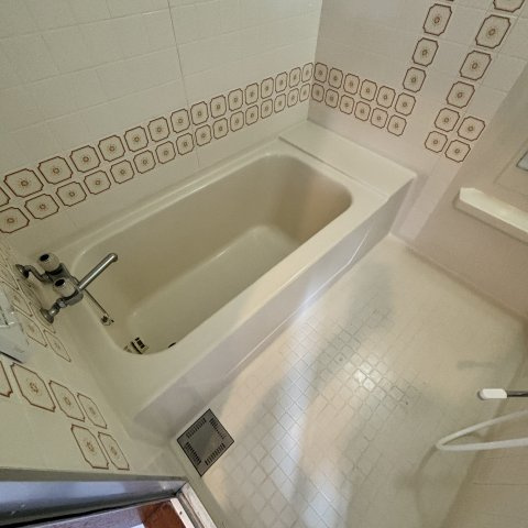 登別市千歳町3丁目25-4戸建の浴室