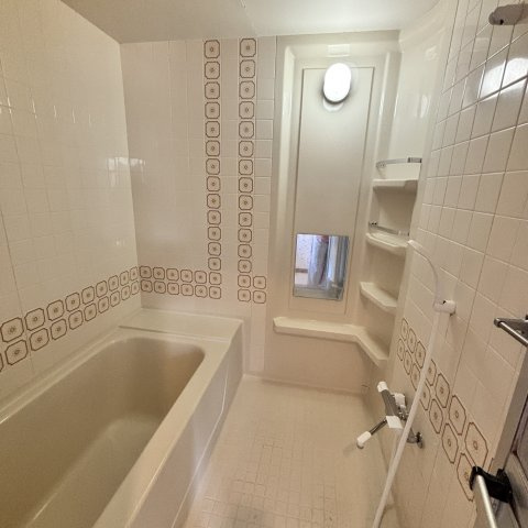 登別市千歳町3丁目25-4戸建の浴室