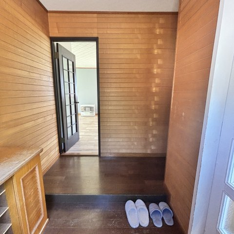 登別市千歳町3丁目25-4戸建の玄関